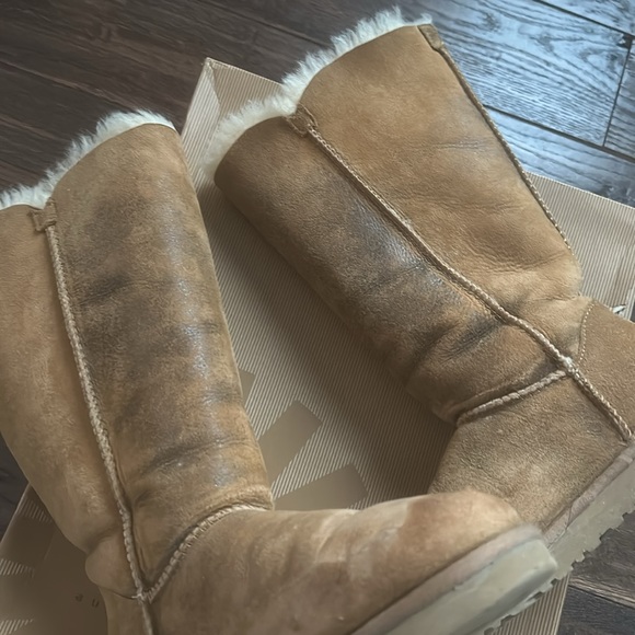 Ugg Bailey button triplet, bomber boot, size 8 - Picture 6 of 8